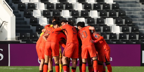 开云中国-北青：U23国足昨晚进行恢复训练+散步调整状态，今天场地适应训练