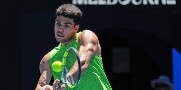 开云中国-阿尔卡拉斯3-0战胜汉夫曼 晋级澳网男单第三轮