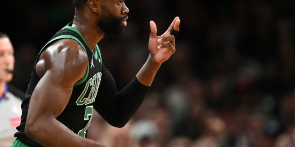 开云App-率队逆转！杰伦·布朗24中9得27分7板 第三节15分